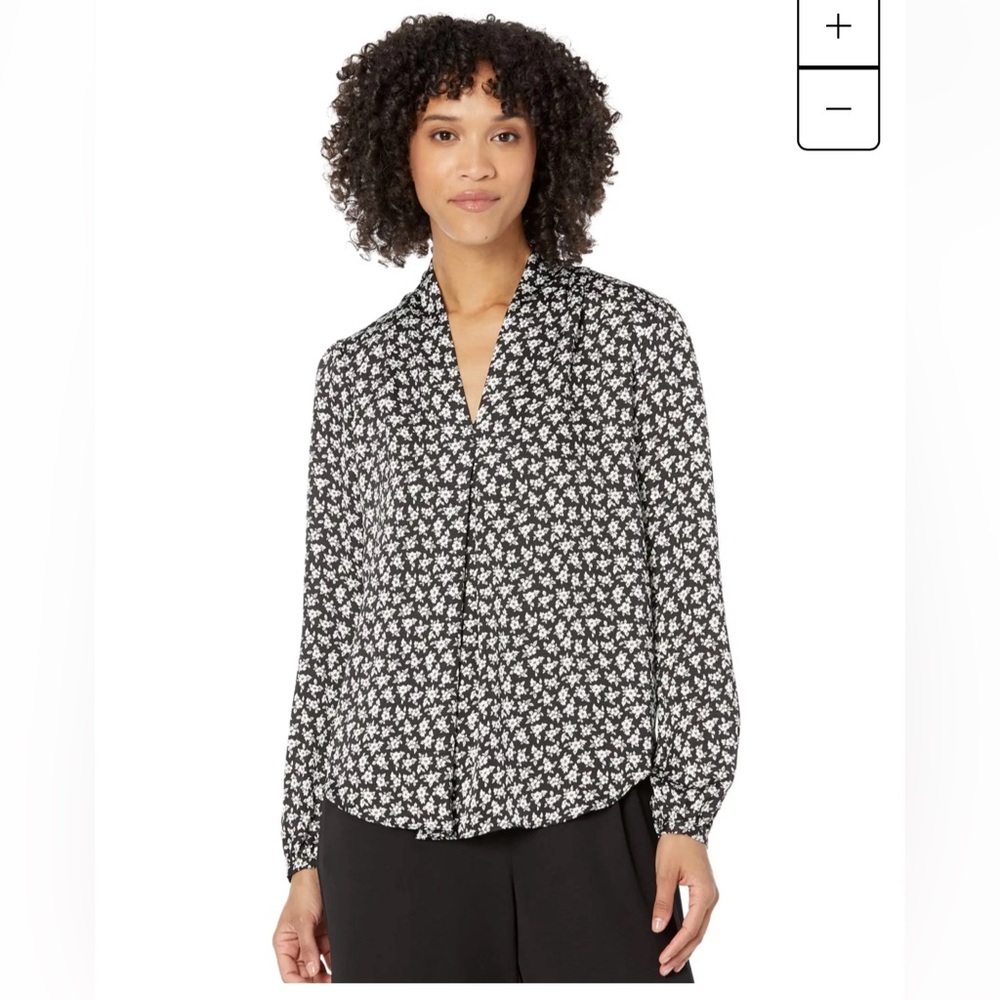 Michael Michael Kors NWTS Mini Hibiscus Top‎ In Black & White